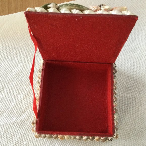 Trinket box sea shells decoration lined square 4" - Picture 6 of 6